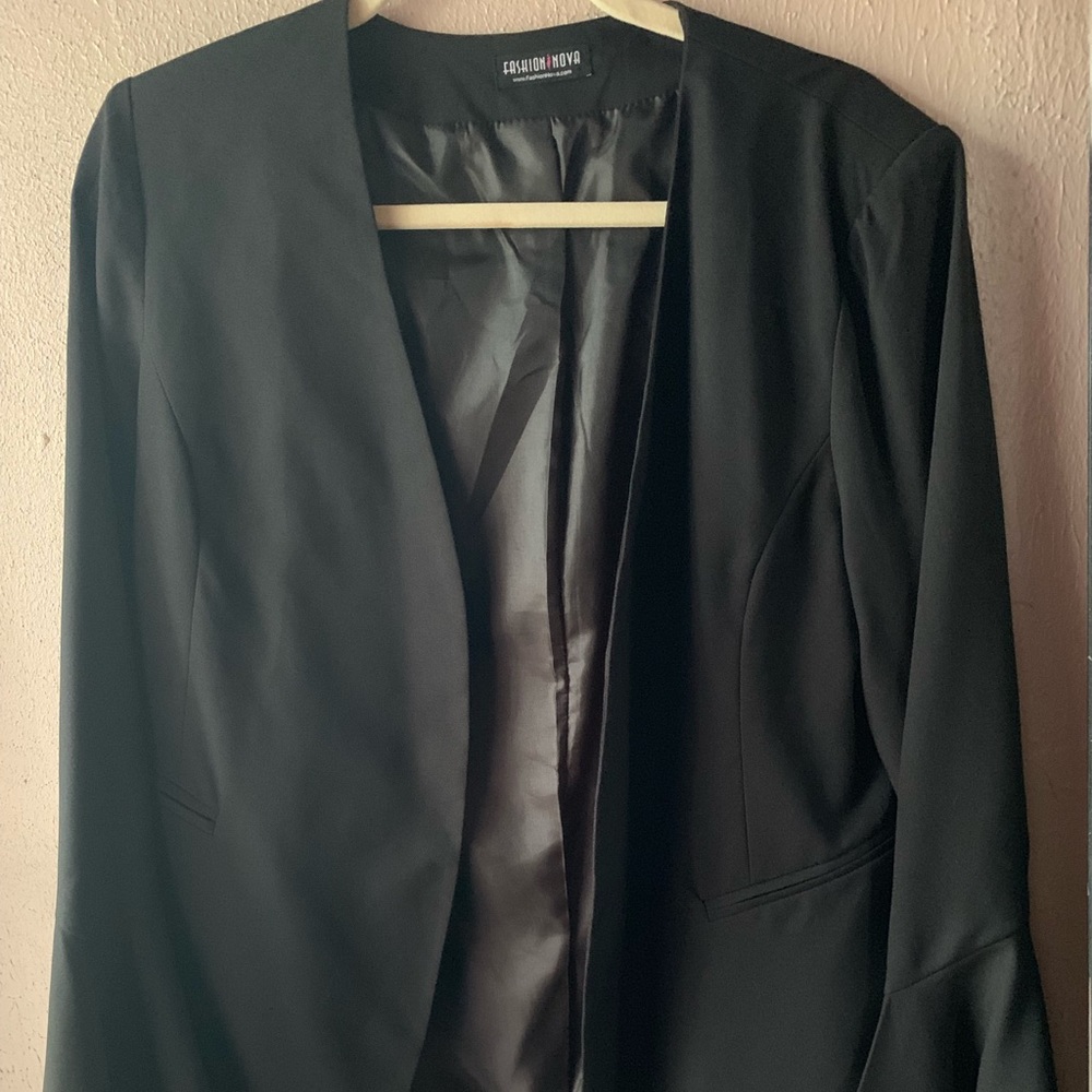 Fashion Nova Bell Sleeve Black Blazer